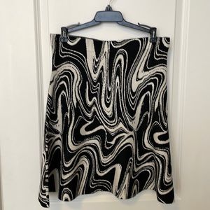 NWOT cutest skirt with black and white swirls size M